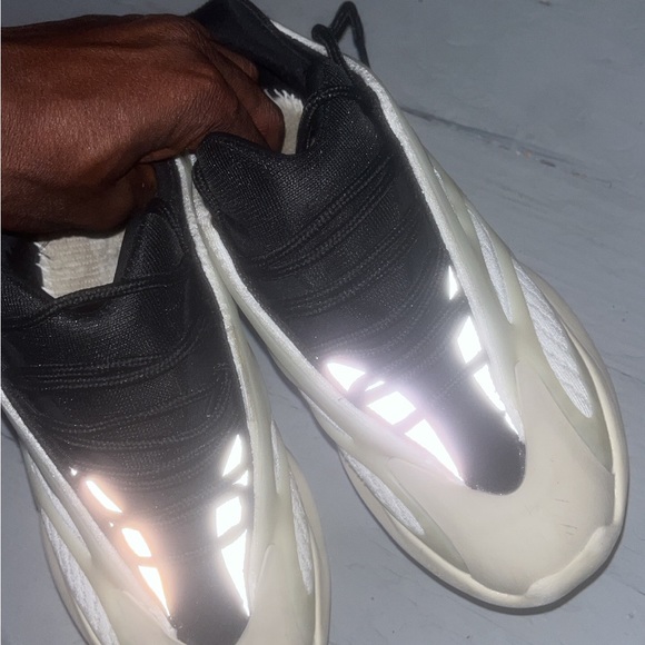 yeezys boost - Picture 3 of 3